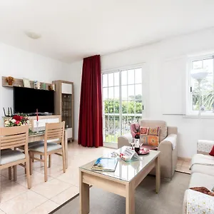 https://apartamemtos-la-laguna-deluxe-5.adeje-hotels.com
